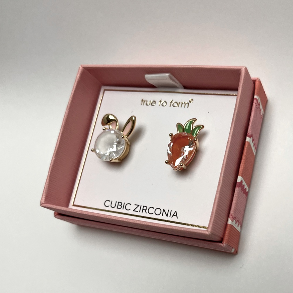 NWT ⚜️🐰🥕⚜️ True to Form Easter Bunny and Carrot Earrings